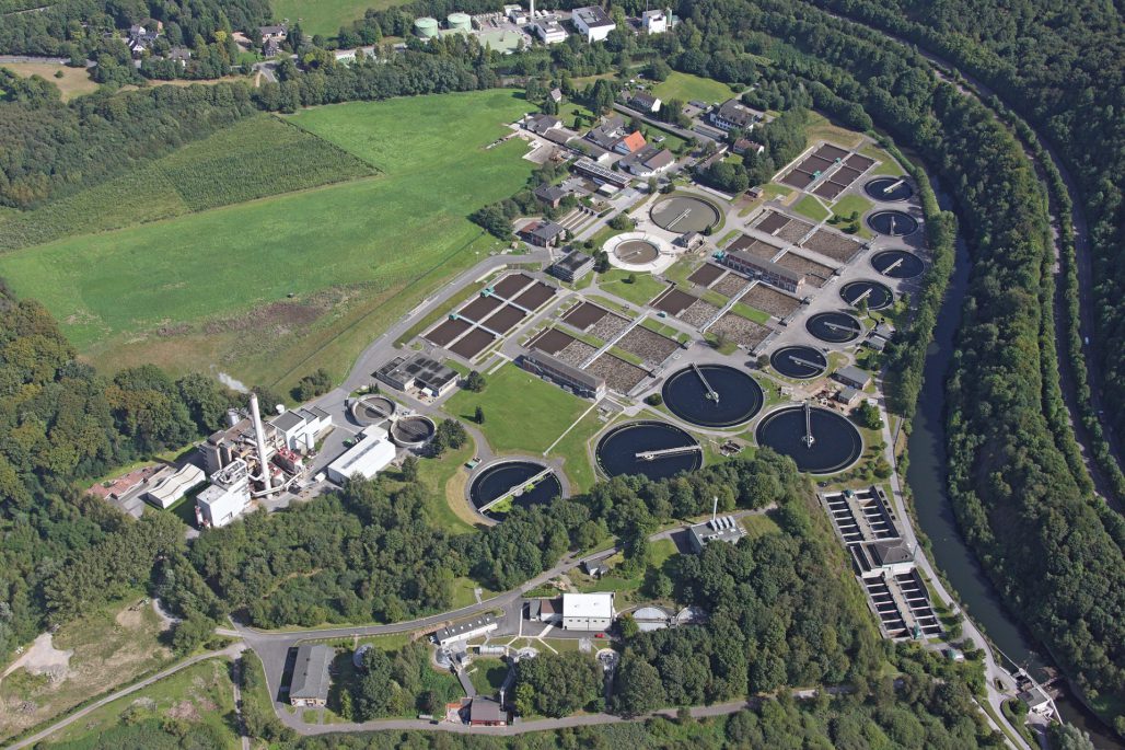 Das Klärwerk Buchenhofen in Wuppertal aus der Luft.