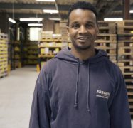 Ibrahima Barry, Azubi zum Glas- und Gebäudereiniger