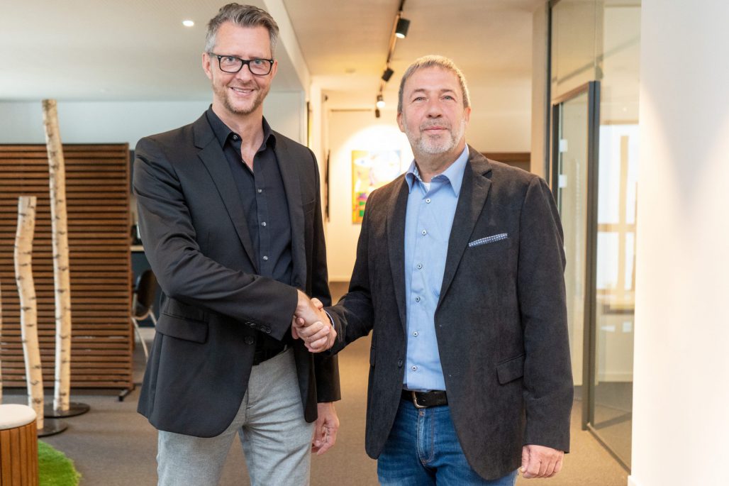 Andreas Weber, geschäftsführender Gesellschafter bei Rudolf Weber und Dirk Dernbach, Geschäftsführer der Securitas GmbH, haben eine strategische Partnerschaft besiegelt.