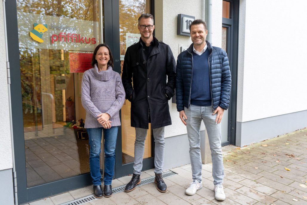 Melanie Ufer, Andreas Weber und Thomas Schnöneberg vor der Kita Pfiffikus in Essen-Rüttenscheid.