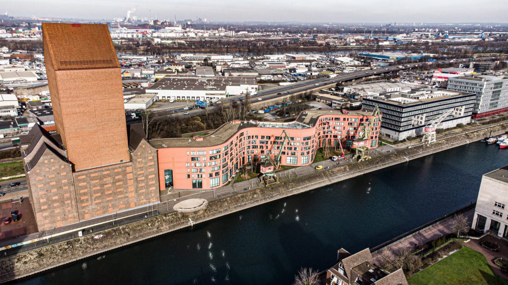 Glasreinigung in Duisburg: Das Landesarchiv NRW.