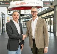 Mirco Markfort von der Rudolf Weber-ARENA und Andreas Weber, geschäftsführender Gesellschafter von Rudolf Weber Gebäudedienste.